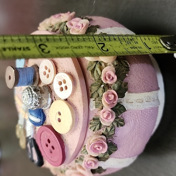 Vintage Dezine Ceramic Round Sewing Trinket Box - Picture 8 of 8